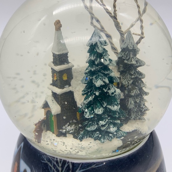 Roman Musical 2011 “THE FIRST NOEL” Footed 6” Snow Glitter Globe Windup #35132 - Picture 11 of 12